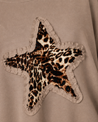 Tröja Wild Star fungo – oversize tröja med leopardmönstrad stjärna framtill, onesize