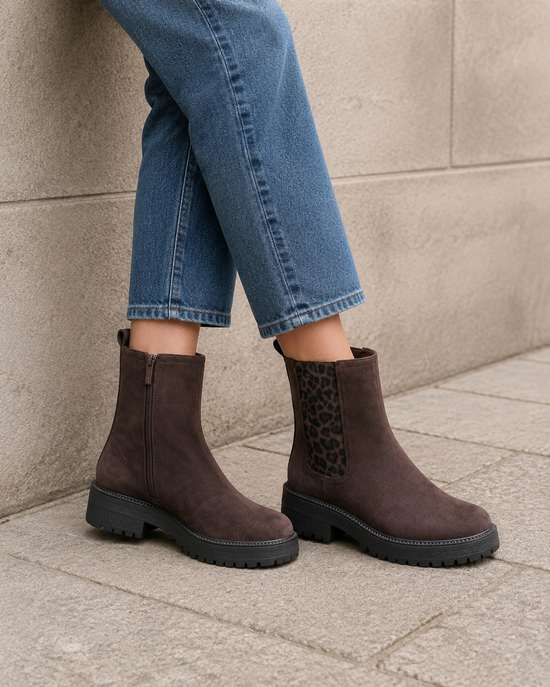 Bottines Chelsea Findlay marron avec petit talon bloc et semelle rugueuse